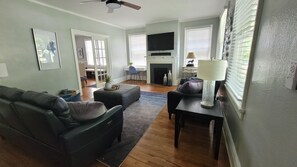 Living area - Spacious 6-BR House/Duplex in charming  Augusta with AC (Augusta)