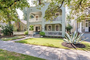 Exterior - Spacious 6-BR House/Duplex in charming  Augusta with AC (Augusta)