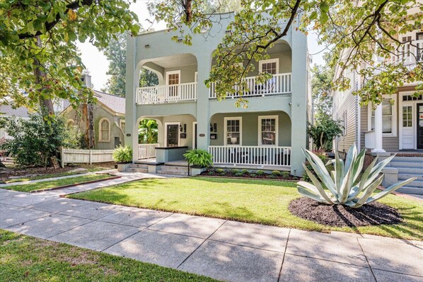 Exterior - Spacious 6-BR House/Duplex in charming Augusta with AC (Augusta)