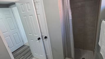 House, 2 Bedrooms, Accessible, Smoking | Bathroom