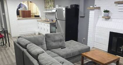 Bright & Cozy 2-bedroom Main Floor Suite