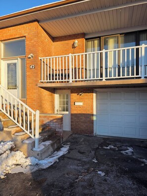 House, 2 Bedrooms, Accessible, Smoking | Exterior detail - Bright & Cozy 2-bedroom Main Floor Suite (Brampton)