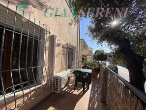 Outdoor dining - TWO-ROOM APARTMENT SLEEPS 4 IN THE PRINCESS AREA-Rif. RitaPt (San Vincenzo)