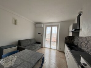 TV - 3-ROOM APARTMENT, SLEEPS 6, IN THE CONCHIGLIA AREA-Rif. LuciP1 (San Vincenzo)