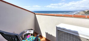 Property grounds - THREE-ROOM APARTMENT, SLEEPS 4, SHELL AREA-Rif. Pianosa (San Vincenzo)