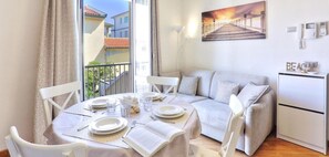 Dining - THREE-ROOM APARTMENT, SLEEPS 4, SHELL AREA-Rif. Pianosa (San Vincenzo)