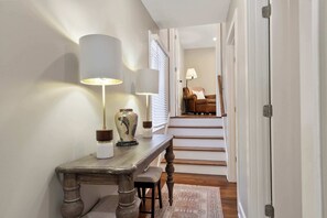 Interior - The Dearing House - 4 BR - Walkable Gameday House (Tuscaloosa)