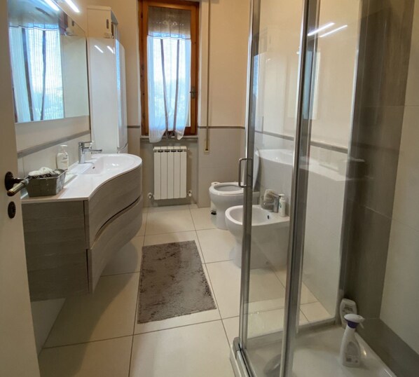Shower - 5 beds, central area - Ref. Ferra-Rif. Ferra (San Vincenzo)