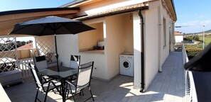 Outdoor dining - 3 ROOM APARTMENT SLEEPS 5 IN THE ACQUAVIVA AREA-Rif. Sera (San Vincenzo)