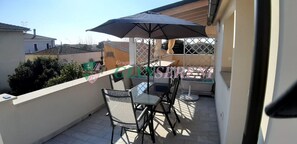 Outdoor dining - 3 ROOM APARTMENT SLEEPS 5 IN THE ACQUAVIVA AREA-Rif. Sera (San Vincenzo)