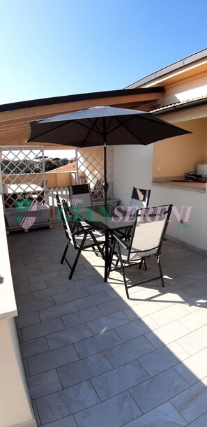 Outdoor dining - 3 ROOM APARTMENT SLEEPS 5 IN THE ACQUAVIVA AREA-Rif. Sera (San Vincenzo)