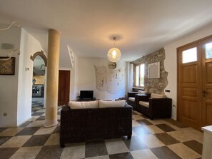 TV - Apartment in villa with garden-Rif. Gioco (San Vincenzo)