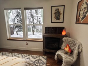 3 bedrooms, Internet, bed sheets - Ski, Golf, Shop, Party! Walkable to downtown Truckee! (Truckee)
