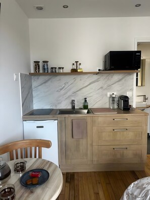 Private kitchen - Room – View of the Standing Stones – Terrace & Wi-Fi (Carnac)
