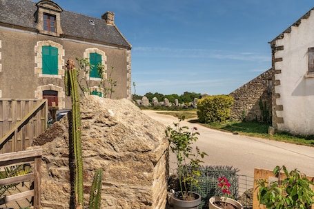 Property grounds. Room – View of the Standing Stones – Terrace & Wi-Fi