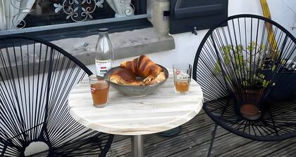 Room – View of the Standing Stones – Terrace & Wi-Fi