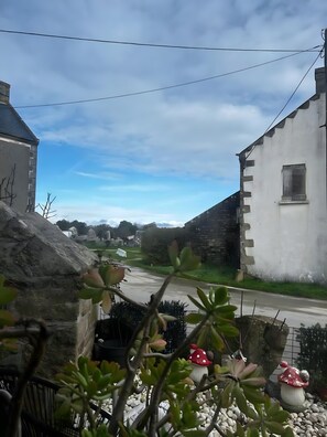 Property grounds - Room – View of the Standing Stones – Terrace & Wi-Fi (Carnac)