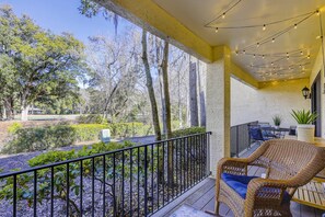 Terrace/patio - Ground Floor, Walk to Beach, Pool, Port Royal Village, Golf View (Hilton Head Island)