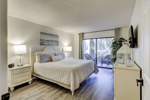 Iron/ironing board, WiFi - Ground Floor, Walk to Beach, Pool, Port Royal Village, Golf View (Hilton Head Island)