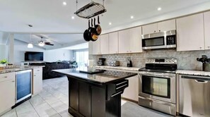 Private kitchen - Spacious 5BR Family Oasis I Luxury Pool I Close to Anna Maria Island (Bradenton)