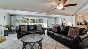 Living area - Spacious 5BR Family Oasis I Luxury Pool I Close to Anna Maria Island (Bradenton)