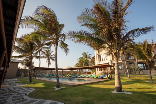 Seaside Retreat w4 Bedrooms and Pool