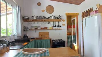 Maison, 1 chambre, vue mer | Cuisine privée | Grand réfrigérateur, plaque de cuisson, cafetière/bouilloire