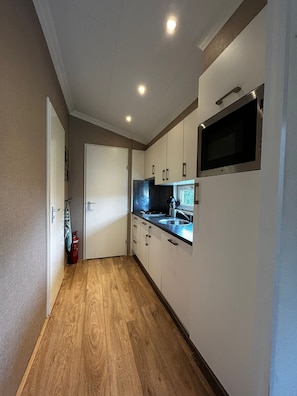 Kühlschrank, Mikrowelle, Geschirrspüler
