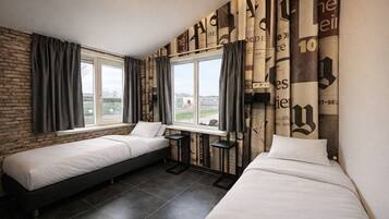 6 bedrooms, WiFi, bed sheets