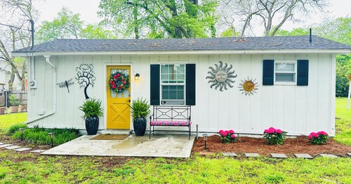 The lil Cottage @ Historic Usry House cozy 1 bed studio Guest Favorite