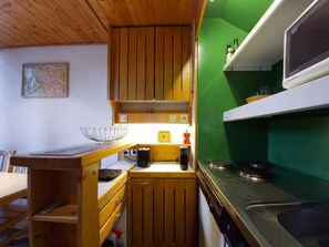 Coffee/tea maker, fridge, microwave, oven - 300m from ski slopes, 6th floor, tv, 33m², Les Arcs (Les Arcs)