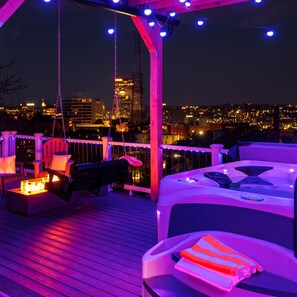 Terrace/patio - Mt. Washington Marvel. Stunning New Design, Epic Views, Hot Tub, Parking (Pittsburgh)
