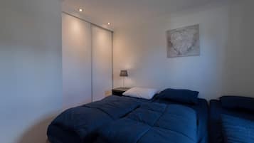 WiFi, bed sheets