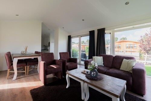 The home has a cozy atmosphere and is located in the middle of the rural polder landscape. Here you can experience peace and space while everything you need is within easy reach.