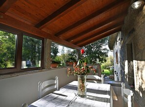 Outdoor dining - Baladur Nature Apartments - Studio Apartment with Terrace (Buzet)