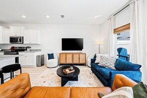 Living area - "Ember Cove" - Beach by Day, Dry Sauna by Night (Santa Rosa Beach)