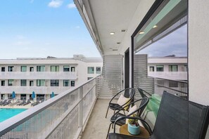 Property grounds - Trendy Condo for 4 w Shared Pool, Near The Gulch! (Nashville)