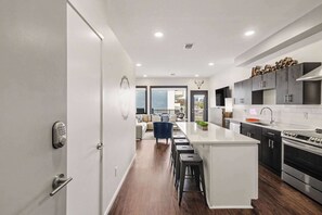 Interior - Trendy Condo for 4 w Shared Pool, Near The Gulch! (Nashville)