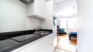 Classic Studio, City View | Private kitchen