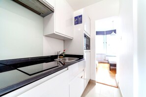 Classic Studio, City View | Private kitchen | Fridge, microwave, oven, stovetop