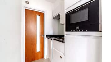 Classic Studio, City View | Private kitchen