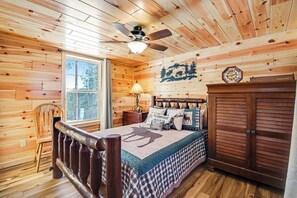 Room - Two Rural Wood Cabins with mountain views, gorgeous deck, gym and foosball table (Florissant)