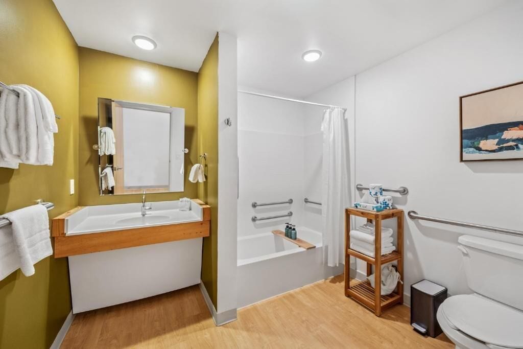 Superior Apartment | Bathroom