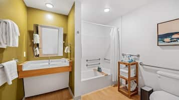 Superior Apartment | Bathroom