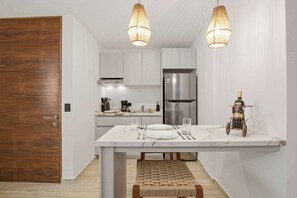 Fridge, microwave, stovetop, coffee/tea maker - Rooftop Pool & Gym walkable studio full equipped (Playa del Carmen)