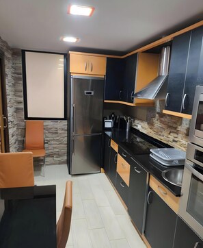 Private kitchen - Apartment with Pool in Badames (Bádames)