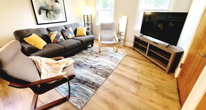 Charming 2 bedroom Apartment Near Everything- Monthly rental