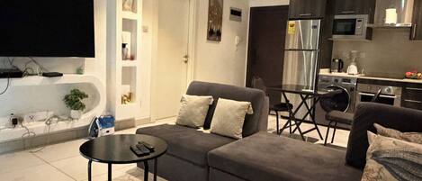 Double Room, Balcony, Pool View | Living area