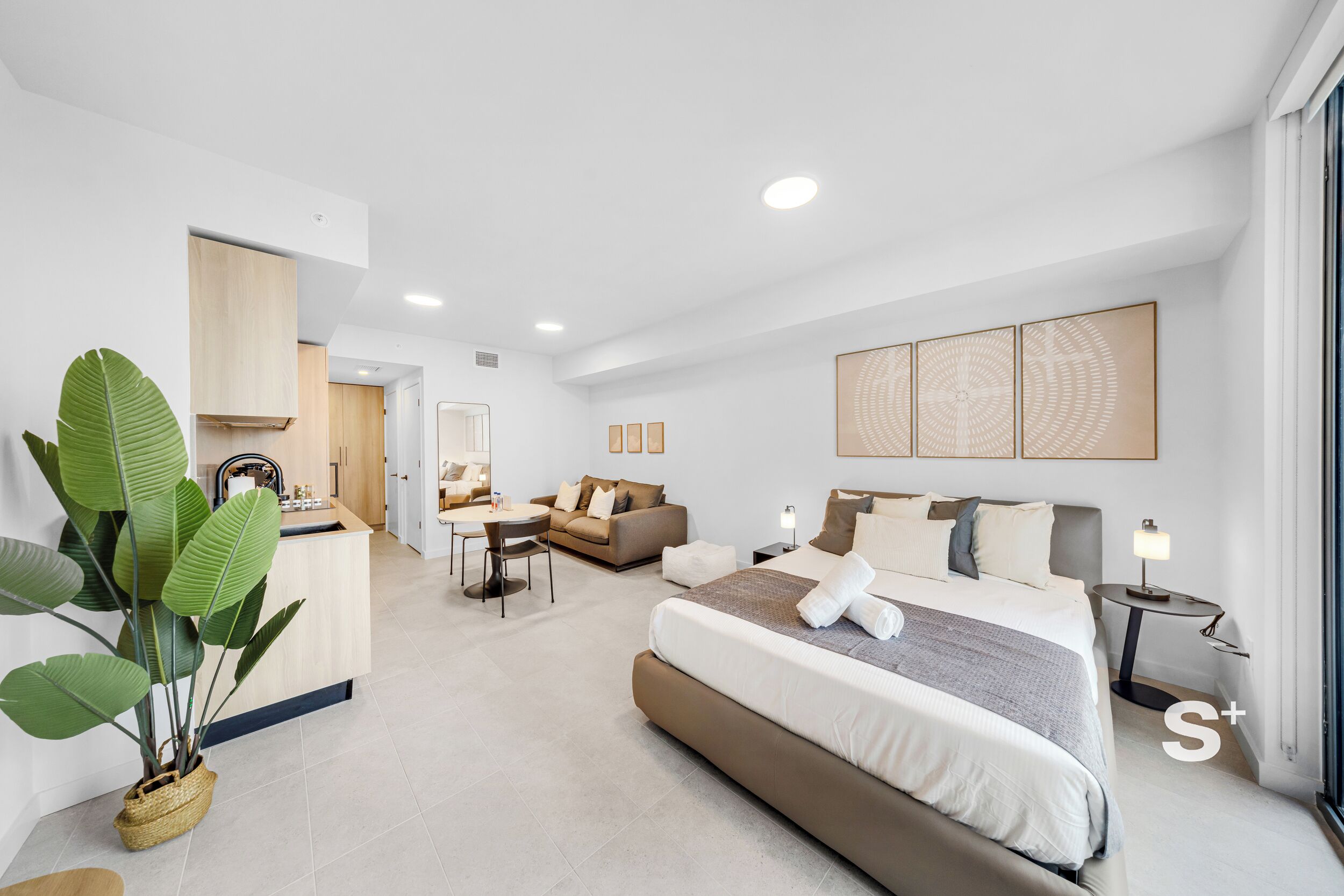 Monolocale, balcone, vista città