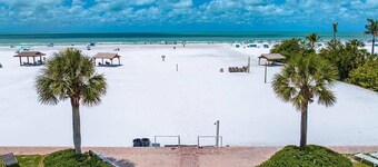 Steps to private Siesta Key Beach-Coastal Condo, 2 Pools- Unit 71 at Casa Mar